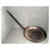 17" METAL CAMP SKILLET, WITH FOLDING HANDLE