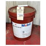 MOBIL VACTRA #2 OIL - 5 GALLON PAIL