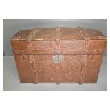 SMALL WOODEN / METAL CHEST