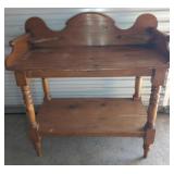 CONSOLE TABLE WITH SCALLOPED BACKSPLASH