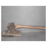 ANTIQUE BROAD HEWING AXE HEAD