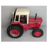 ERTL INTERNATIONAL 1486 TRACTOR  W/ CAB DIE-CAST