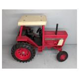 ERTL INTERNATIONAL 886 TRACTOR DIE-CAST W/ ROPS