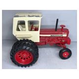 ERTL INTERNATIONAL 1456 TRACTOR W/CAB AND DUAL