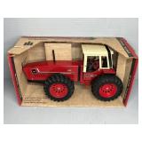 ERTL INTERNATIONAL 3588 2+2 TRACTOR DIE-CAST