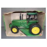 ERTL JOHN DEERE MFWD TRACTOR DIE-CAST