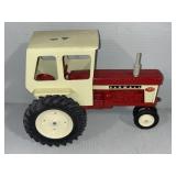 FARMALL 560 TRACTOR W/CAB DIE-CAST