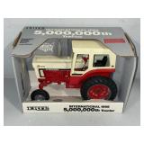 ERTL INTERNATIONAL 1066 TRACTOR DIE-CAST