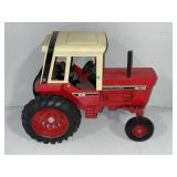 ERTL INTERNATIONAL 186 HYDRO TRACTOR DIE-CAST