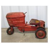 VINTAGE PEDAL TRACTOR