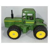 ERTL JOHN DEERE 8440 4WD TRACTOR DIE-CAST