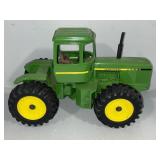 ERTL JOHN DEERE 8640 4WD TRACTOR DIE-CAST