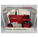 ERTL INTERNATIONAL 966 TRACTOR DIE-CAST