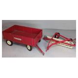 ERTL IH INTERNATIONAL BARGE WAGON & HAY RAKE