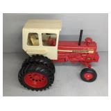 ERTL INTERNATIONAL 1256 TRACTOR W/CAB AND DUAL