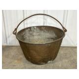 HAMMERED BRASS CAULDRON W/ HANDLE, 17" DIA.
