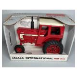 ERTL INTERNATIONAL 1466 TURBO TRACTOR DIE-CAST