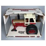 ERTL IH 1456 GOLD DEMONSTRATOR TRACTOR DIE-CAST