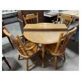 ROUND KITCHEN TABLE W/ 4 CHAIRS & 2 LEAVES