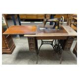 SINGER TREADLE SEWING MACHINE