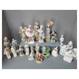 CERAMIC & PORCELAIN FIGURINES