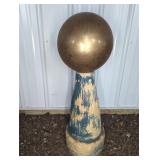 GOLD COLOR GAZING BALL ON CERAMIC STAND