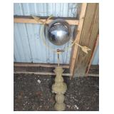 GARDEN DECORATION W/ GAZING BALL ON ARROW