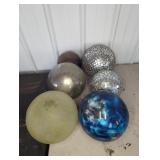 6 GLASS, METAL AND MIRROR PIECES GAZING BALLS