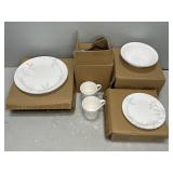 CORELLE DINNERWARE SET