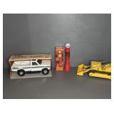 ERTL PICKUP, AVON GAS PUMP