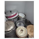 STOCK POTS AND BAKING PANS