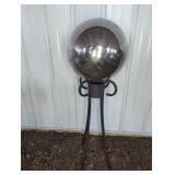 MEDIUM METAL CHROME GAZING BALL ON STAND