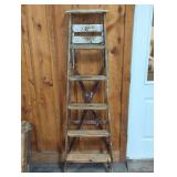 WOODEN STEP LADDER