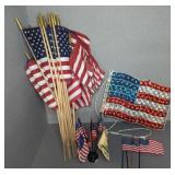 LIGHTED FLAG DECORATION, GROUP OF US FLAGS