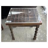 END TABLE W/ PLEXIGLASS DISPLAY TOP, 21"X18"X20"