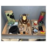 GROUP OF SPORTSMAN COLLECTIBLES & DECOR