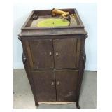 ANTIQUE VICTOR  VICTROLA