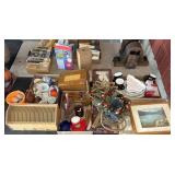 GROUP OF HOUSEHOLD & HOLIDAY DECOR