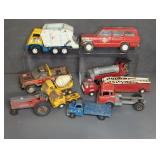 METAL VINTAGE TRUCK LOT