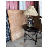 WALL MIRROR, TABLE LAMP AND SMALL SIDE TABLE