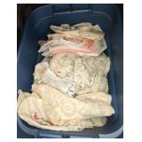 VINTAGE LINENS / LACES