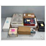 (8) CONTAINERS HOCKEY CARDS - MIXED & SETS