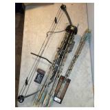 YORK TROPHY COMPOUND BOW, W/ EXTRA  ARROWS