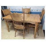 MAPLE WOOD KITCHEN TABLE W/ 4 CHAIRS