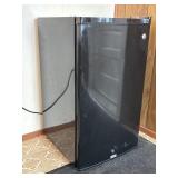G.E. MINI FRIDGE, 18"X19"32"