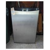 DANBY DCR412BLS MINI-FRIDGE