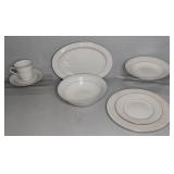 DYNASTY FINE CHINA DINNERWARE SET - IN BOX