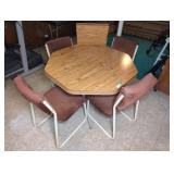 OCTAGONAL KITCHEN TABLE W/ 4 CHAIRS
