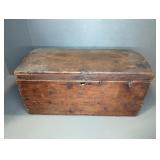 PRIMITIVE SMALL TRUNK
