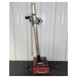 Bumper Jack with Chain and Red Base